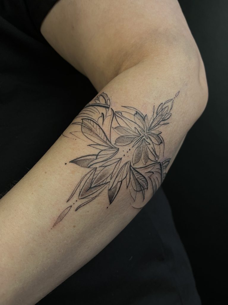 Фотография из портфолио тату-мастера Таты Масленцевой — Black Circle Tattoo