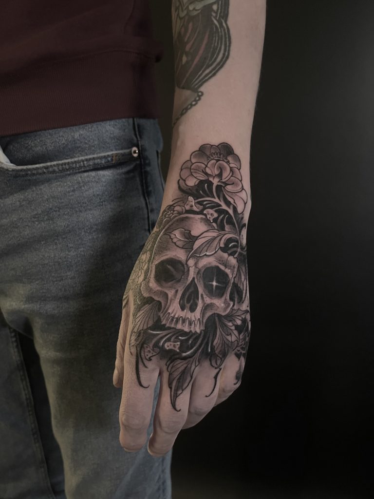 Фотография из портфолио тату-мастера Таты Масленцевой — Black Circle Tattoo